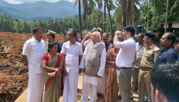 ഉരുൾപൊട്ടൽ നാശം വിതച്ച കവളപ്പാറ സന്ദർശിച്ച് ഗവർണർ ആരിഫ് മുഹമ്മദ് ഖാൻ; ദുരന്ത ബാധിതരുടെ പുനരധിവാസത്തിന് ആവശ്യമായതെല്ലാം ചെയ്യുമെന്നും ഗവർണറുടെ ഉറപ്പ്