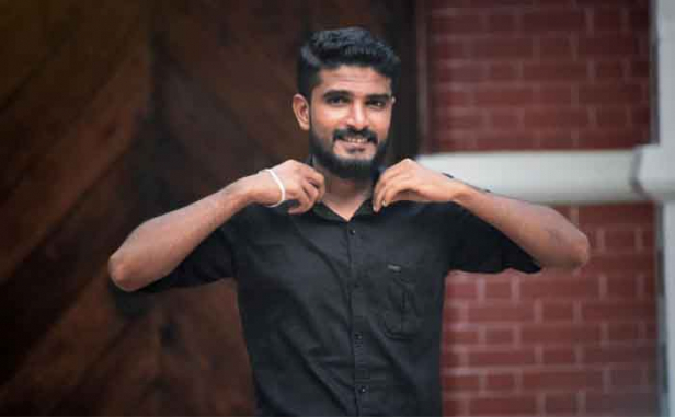 'കോപ്പി അടിച്ചെങ്കിൽ അത് എന്റെ കഴിവ്': പിഎസ്സി പരീക്ഷാ തട്ടിപ്പ് കേസിലെ പ്രതി നസീം വീരവാദം മുഴക്കി ഫേസ്ബുക്കിൽ; 'തോൽക്കാൻ മനസ്സില്ലെന്ന് ഞാൻ തീരുമാനിച്ച നിമിഷമായിരുന്നു ഞാൻ ആദ്യമായി വിജയിച്ചത്' എന്ന കുറിപ്പോടെ പുതിയ ഫോട്ടോയും പങ്കുവെച്ചു