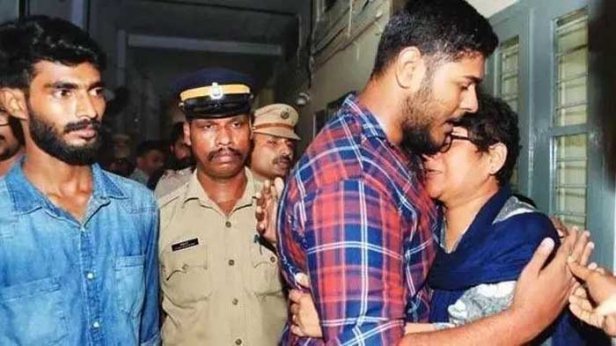 മാവോയിസ്റ്റ് ബന്ധത്തിൽ അറസ്റ്റിലായ അലന്റേയും താഹയുടേയും ജാമ്യാപേക്ഷ തള്ളി; യുഎപിഎ നിലനിൽക്കുന്ന സാഹചര്യത്തിൽ ജാമ്യം നൽകാൻ സാധിക്കില്ലെന്ന് കോടതി; കേസിൽ കൂടുതൽ അന്വേഷണം നടത്തേണ്ടതുണ്ടെന്നും പ്രതികൾ പുറത്തുപോകുന്നത് അന്വേഷണത്തെ ബാധിക്കുമെന്നുമുള്ള പ്രോസിക്യൂഷൻ വാദം അംഗീകരിച്ചു ജില്ലാ സെഷൻസ് കോടതി; ജാമ്യത്തിനായും എഫ്ഐആർ റദ്ദാക്കാനും ആവശ്യപ്പെട്ട് ഹൈക്കോടതിയെ സമീപിക്കുമെന്ന് പ്രതികളുടെ ബന്ധുക്കൾ