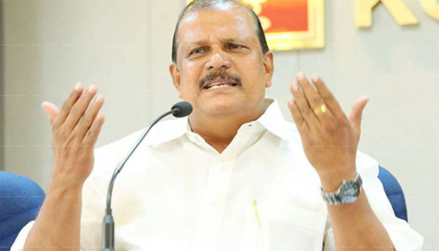 എന്തിനാ ഇങ്ങനെ ശമ്പളം വാങ്ങി കൂട്ടുന്നത്... മനുഷ്യരല്ലേ..പത്തേക്കറുള്ള കർഷകന് ഇവിടെ കഞ്ഞികുടിക്കാൻ വകയില്ല; ഏത് ഉദ്യോഗസ്ഥനാണേലും 25,000 രൂപയിൽ കൂടുതൽ പെൻഷൻ കൊടുക്കരുത്; ഉദ്യോഗസ്ഥരെ വേദിയിലിരുത്തി ശമ്പള പരിഷ്കരണത്തിനെതിരെ പി സി ജോർജ്ജിന്റെ തകർപ്പൻ പ്രസംഗം