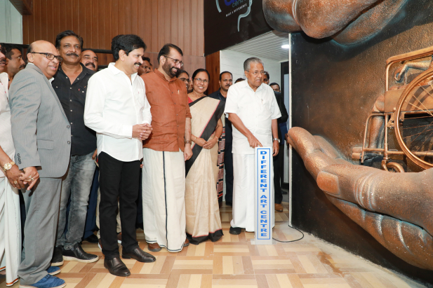 ഭിന്നശേഷി സൗഹൃദ ലക്ഷ്യവുമായാണ് ഈ സർക്കാർ പ്രവർത്തിക്കുന്നത്- മുഖ്യമന്ത്രി; ഡിഫറന്റ് ആർട്ട് സെന്ററിന്റെ ഉദ്ഘാടനം മുഖ്യമന്ത്രി നിർവഹിച്ചു