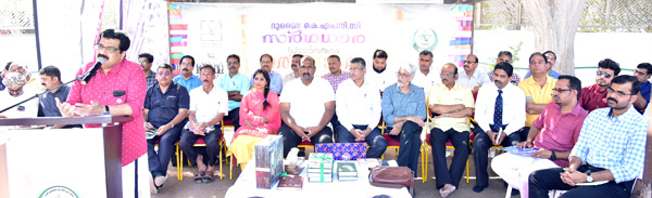 ദുബൈ കെഎംസിസി ലൈബ്രറിക്ക് സാംസ്കാരിക നായകരുടെ പിന്തുണ; പുസ്തക ശേഖരണത്തിന് പ്രൗഢമായ തുടക്കം