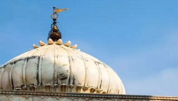 പുതുതായി നിർമ്മിക്കുന്ന പള്ളിക്ക് ഇടേണ്ടത് രാജ്യസ്നേഹികളായ മുസ്ലീങ്ങളുടെ പേര്; ബാബർ വിദേശത്ത് നിന്നും വന്ന ആക്രമണകാരിയെന്നും വിഎച്ച്പി നേതാവ് ശരദ് ശർമ്മ; പള്ളിയുടെ പേരിലല്ല, ഭൂമി ഏറ്റെടുക്കണോ വേണ്ടയോ എന്ന കാര്യത്തിലാണ് തീരുമാനം ഉണ്ടാകേണ്ടതെന്ന് ഇഖ്ബാൽ അൻസാരിയും