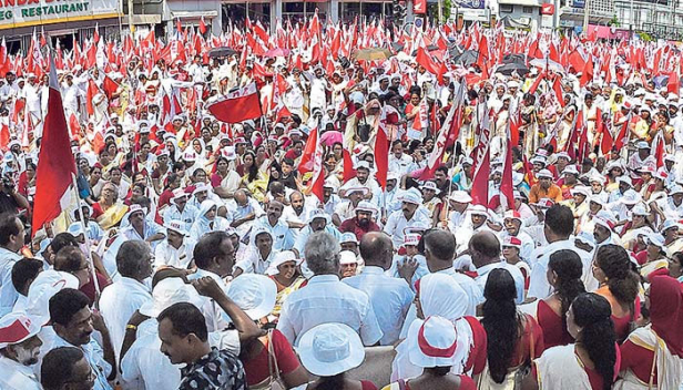 കേന്ദ്ര-സംസ്ഥാന സർക്കാരുകളുടെ വാഗ്ദാന ലംഘനം; തുന്നൽ സൂചി ഉപേക്ഷിച്ച് തെരുവിലിറങ്ങി തയ്യൽ തൊഴിലാളികൾ; സെക്രട്ടറിയേറ്റിനെ മനുഷ്യസാഗരമാക്കി മാറ്റി ടെയിലേഴ്സ് അസോസിയേഷൻ മാർച്ച്