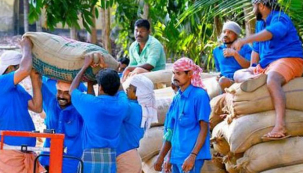 ഇനി ചുമട്ടുതൊഴിലാളികൾ അമിതഭാരം താങ്ങണ്ട; ജനീവാ രാജ്യാന്തര തൊഴിൽ സമ്മേളനം അംഗീകരിച്ച ശുപാർശകൾ നടപ്പിലാക്കി കേരള സർക്കാർ; 75 കിലോ ചുമട് ഇനി താങ്ങണ്ട; പരമാവധി ചുമട് ഭാരം 55 കിലോയാക്കി കുറച്ച് മന്ത്രിസഭ കരടുബിൽ;സ്ത്രികളും കുട്ടികളും എടുക്കുന്ന ചുമടിന്റെ ഭാരം ഇനി 35 കിലോ മാത്രം