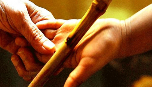 ചൂരൽ വടി ഇനിമുതൽ സ്കൂളുകളിൽ കയറ്റില്ല; വടി നിരോധിച്ച് ഉത്തരവിറക്കിയത് വിദ്യാഭ്യാസ ഉപ ഡയറക്ടർ; തീരുമാനം ബാലാവകാശ കമ്മീഷന്റെ ഇടപെടലോടെ