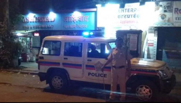പ്രണയാഭ്യർഥന നിരസിച്ചു; പതിനാലുകാരിയെ ബലാത്സംഗം ചെയ്തശേഷം പെട്രോൾ ഒഴിച്ച് കത്തിച്ചു; മൃതദേഹം കനാലിൽ തള്ളി; കണ്ണില്ലാത്ത ക്രൂരത അരങ്ങേറിയത് മുംബൈയിൽ; പിടിയിലായത് 25കാരൻ