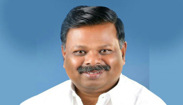നെഹ്റു കുടുംബം പരമ്പരാഗത മോഷ്ടാക്കൾ; നെഹ്റുവിന്റെ മകളും കൊച്ചുമകനും പിൻതലമുറയും എങ്ങനെ ഗാന്ധിയായെന്ന് വ്യക്തമാക്കണം; ഇന്ദിരയുടെ ഭർത്താവ് ഗാന്ധിയാണെന്ന് അറിയാതെ ദേവികുളം എംഎൽഎയുടെ വിവരക്കേട് വിളിച്ചു പറയൽ: രാജേന്ദ്രനെതിരെ പ്രതിഷേധവുമായി കോൺഗ്രസ് പ്രവർത്തകർ