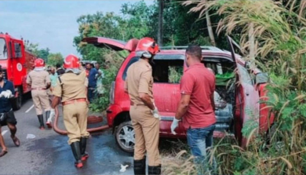 ഓടിക്കൊണ്ടിരുന്ന കാറിന് തീപിടിച്ച് നിയന്ത്രണംവിട്ട് കാനയിൽ ഇടിച്ചു നിന്നു ഡ്രെെവർ വെന്തുമരിച്ചു; വണ്ടിക്കുള്ളിൽ നിന്നും പെട്രോൾ കുപ്പി കണ്ടെത്തി; ആത്മഹത്യയാണോ അപകടമാണോ എന്ന് സംശയിക്കുന്നതായി ദൃക്സാക്ഷികൾ