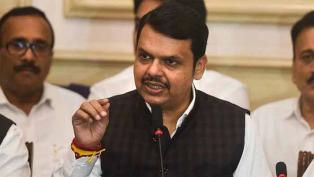 പാതിരാ നാടകത്തിന് ഒടുവിൽ ഫഡ്നാവിസ് മുഖ്യമന്ത്രിയായത് 40,000 കോടിയുടെ കേന്ദ്രഫണ്ട് തിരിച്ചയക്കനുള്ള നാടകം; വിവാദ വെളിപ്പെടുത്തലുമായി ബിജെപി എംപി ആനന്ദ് കുമാർ ഹെഗ്ഡെ; കോൺഗ്രസ്-എൻ.സി.പി-ശിവസേന സഖ്യസർക്കാർ ഈ ഫണ്ട് ദുരുപയോഗം ചെയ്യുമായിരുന്നെന്നും ഹെഗ്ഡെ; വാദം തെറ്റെന്ന് ഫഡ്നാവിസ്; കാവൽ മുഖ്യമന്ത്രിയെന്ന നിലയിൽ അത്തരം തീരുമാനങ്ങളൊന്നും എടുത്തിട്ടില്ലെന്ന് വിശദീകരണം