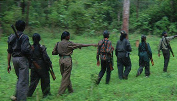 കോളയാട് ആദിവാസി കോളനിയിലെത്തിയത് അഞ്ചംഗ മാവോയിസ്റ്റ് സംഘം; സായുധരായ അഞ്ചംഗ സംഘത്തിനെ തിരിച്ചറിഞ്ഞതായി പൊലീസ്; മാവോവാദി നേതാവ് സുന്ദരിയടക്കം മൂന്ന് പേർക്കെതിരെ കേസെടുത്ത് പൊലീസ്; കണ്ണവം വനമേഖലയിൽ തണ്ടർബോൾട്ട് നിരീക്ഷണം തുടങ്ങി