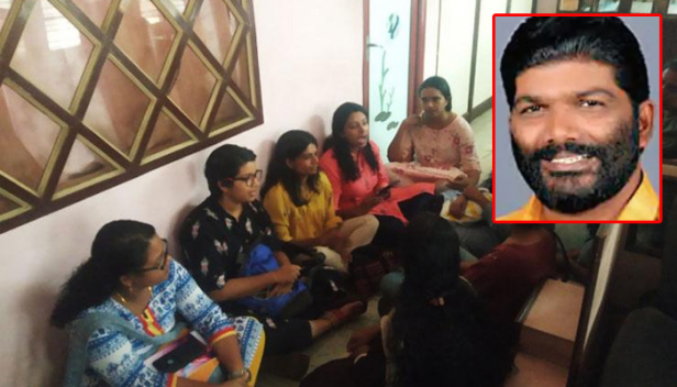 ഇത്തരം പൊലീസിങ് വച്ചുപൊറുപ്പിക്കരുത്; ഇത് സ്ത്രീയുടെ സ്വകാര്യതയിലേക്കുള്ള കടന്നുകയറ്റമാണ്; തിരുവനന്തപുരം പ്രസ്ക്ലബ് സെക്രട്ടറി രാധാകൃഷ്ണൻ സഹപ്രവർത്തകയുടെ വീട്ടിൽ കയറി സദാചാര ഗൂണ്ടായിസം കാട്ടിയതിൽ പ്രതിഷേധവുമായി ഡബ്ല്യുസിസി; രാധാകൃഷ്ണനെ പുറത്താക്കണമെന്ന് ആവശ്യപ്പെട്ട് നെറ്റ് വർക്ക് ഫോർ വിമൻ ഇൻ മീഡിയയുടെ പ്രസ് ക്ലബ്ബ് മാർച്ച് നാളെ