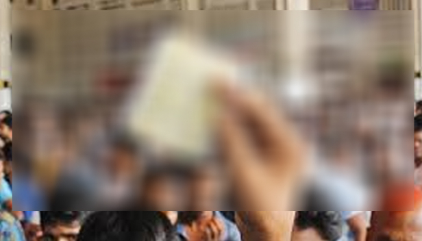 കൂലിക്ക് ആളെ നിർത്തി തത്കാൽ അടക്കമുള്ള ടിക്കറ്റുകൾ ഇടപാടുകാർക്ക് കൂടിയ വിലയ്ക്ക് കരിഞ്ചന്തയിൽ; 56,000 രൂപയുടെ റെയിൽവെ ടിക്കറ്റുകൾ പിടികൂടി; പെരുമ്പാവൂരിൽ ട്രാവൽസ് ഉടമയായ ചാലക്കുടി സ്വദേശി അറസ്റ്റിൽ
