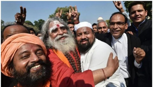 തർക്ക ഭൂമിയുടെ അകവും പുറവും ഹിന്ദുക്കളുടേത്; മുസ്ലീങ്ങൾക്ക് പള്ളി നിർമ്മിക്കാൻ അഞ്ചേക്കർ ഭൂമി അനുവദിക്കുന്നത് കൂടുതൽ പ്രശ്നങ്ങൾക്ക് കാരണമാകുമെന്നും ഹിന്ദു മഹാസഭ; അയോധ്യാ കേസിലെ സുപ്രീംകോടതി വിധിക്കെതിരെ റിവ്യൂ പെറ്റീഷനുമായി ഹിന്ദു സംഘടനയും