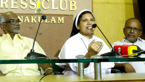 ശ്രമിക്കുന്നത് നിഷേധിക്കപ്പെട്ട അവകാശങ്ങൾ വീണ്ടെടുക്കാനും അന്തസ്സോടെ ജീവിക്കാനും; സിസ്റ്റർ ലൂസി കളപ്പുരയുടെ ആത്മകഥ പുറത്തിറങ്ങി