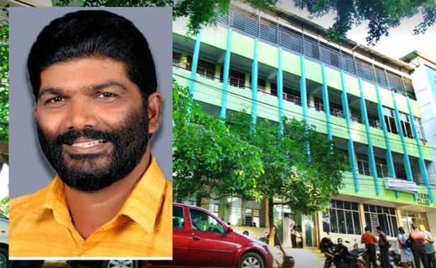 സദാചാര ഗുണ്ടായിസത്തിൽ അറസ്റ്റിലായ പ്രസ് ക്ലബ് സെക്രട്ടറിയെ സസ്പെന്റ് ചെയ്തതിൽ പ്രതിഷേധം: തിരുവനന്തപുരം പ്രസ്ക്ലബ്ബിൽ ഭാരവാഹികളുടെ കൂട്ടരാജി; സെക്രട്ടറിയുടെ താത്കാലിക ചുമതലക്കാരൻ പ്രസ് ക്ലബിനെ എല്ലാക്കാലവും തകർക്കാൻ ശ്രമിക്കുന്നവർക്കൊപ്പം ചേർന്നെന്ന് ആരോപണം; പുറത്താക്കൽ തീരുമാനം ഭരണഘടനാപരമെന്ന് താത്ക്കാലിക സെക്രട്ടറി