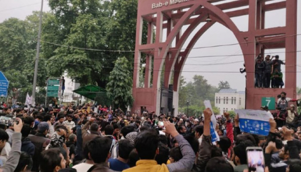 സർവകലാശാല അടച്ചാലും സമരം ക്യാമ്പസിനുള്ളിൽ തന്നെ; സമരത്തിന് നേതൃത്വം നൽകാൻ നേതാക്കളെ തെരഞ്ഞെടുക്കുമെന്നും ഡൽഹി ജാമിയ മിലിയ സർവകലാശാല വിദ്യാർത്ഥികൾ