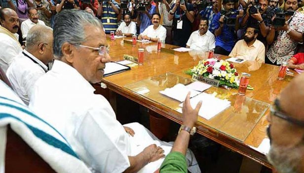 മുന്നോക്കത്തിലെ പിന്നോക്കക്കാർക്കുള്ള 10 % ഉദ്യോഗ സംവരണം: ജസ്റ്റിസ് കെ. ശ്രീധരൻ നായർ കമ്മീഷൻ ശുപാർശകൾക്ക് അംഗീകാരം; നിലവിലുള്ള സംവരണത്തിന് അർഹതയില്ലാത്തവരും കുടുംബ വാർഷിക വരുമാനം 4 ലക്ഷം രൂപയിൽ കവിയാത്തവരുമായ എല്ലാവർക്കും ആനുകൂല്യം; കാർഷിക കടങ്ങളുടെ മൊറട്ടോറിയം നീട്ടാൻ ആർബിഐക്ക് അപേക്ഷ നൽകും; മന്ത്രിസഭായോഗ തീരുമാനങ്ങൾ ഇങ്ങനെ