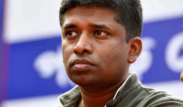 ഇനി കസ്റ്റഡിയിലെടുക്കാൻ വരുമ്പോൾ കൂടുതൽ സംഘവുമായി വരണം; 20 പൊലീസുകാർക്കെങ്കിലും പൗരത്വ ഭേദഗതി നിയമം മനസിലായി; ഉത്തർപ്രദേശ് പൊലീസിന്റെ ട്വിറ്റർ പേജ് ടാഗ് ചെയ്തു കണ്ണൻ ഗോപിനാഥന്റെ ട്വീറ്റ്