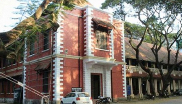 രാജാജി നഗർ കണ്ണൻ കൊലക്കേസ്: തൊണ്ടിമുതലിൽ കാണപ്പെട്ട രക്തക്കറ തന്റേതല്ലെന്ന് ഒന്നാം പ്രതി; ഡോക്ടറെയും ലാബ് ടെക്നീഷ്യനെയും കോടതി ഹാളിൽ വിളിച്ചുവരുത്തി പ്രതിയുടെ രക്തസാമ്പിൾ എടുത്ത് പരിശോധനക്കയച്ചു; തിരുവനന്തപുരം ജില്ലാ സെഷൻസ് കോടതിയിൽ അപൂർവ രംഗങ്ങൾ