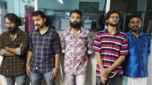 കൊച്ചിയിൽ ആനക്കൊമ്പ് വിൽക്കാൻ ശ്രമിച്ച അഞ്ച് പേർ പിടിയിൽ; വനം വകുപ്പ് ഉദ്യോഗസ്ഥർ സംഘത്തെ കുടുക്കിയത് രണ്ട് കോടി രൂപക്ക് ആനകൊമ്പ് വാങ്ങാൻ എത്തിയവരെന്ന വ്യാജേന എത്തി