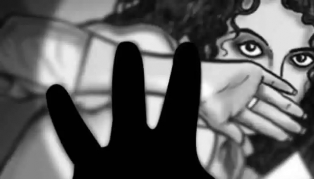 16കാരിയെ പ്രണയം നടിച്ച് കെണിയിൽ വീഴ്ത്തി പീഡിപ്പിച്ച കേസ്: പ്രതികളായ അമ്മയ്ക്കും മകനും പത്തുവർഷം കഠിനതടവും പിഴയും വിധിച്ച് മഞ്ചേരി പോക്സോ കോടതി; പീഡനത്തിന് മാതാവ് മകന് ഒത്താശ ചെയ്തെന്ന് കേസ്