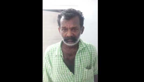സ്കൂൾ ഹോസ്റ്റലുകളിൽ കഞ്ചാവ് കൈമാറാനായി ഒരാൾ എത്തിയിട്ടുണ്ടെന്ന് രഹസ്യവിവരം; ഓടി രക്ഷപ്പെടാൻ ശ്രമിച്ച 49കാരനെ പിന്തുടർന്ന് പിടികൂടിയപ്പോൾ കണ്ടെടുത്തത് 650 ഗ്രാം കഞ്ചാവ്; തിരുവല്ലയിൽ കസ്റ്റഡിയിലായത് ഇടുക്കി സ്വദേശി