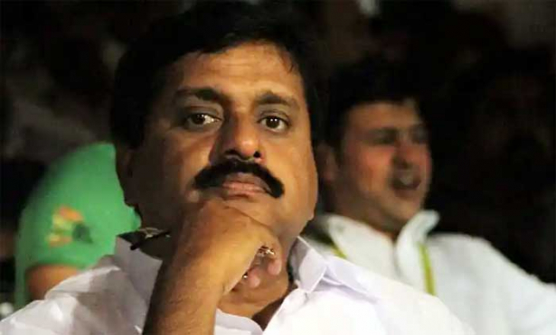 അനധികൃത സ്വത്ത് സമ്പാദന കേസ്; വി എസ് ശിവകുമാറിനെതിരെ നാളെ വിജിലൻസ് എഫ്.ഐ.ആർ രജിസ്റ്റർ ചെയ്യും; ഒരു ബന്ധുവിനെയും രണ്ട് പേഴ്സണൽ സ്റ്റാഫിനെയും പ്രതി ചേർക്കുമെന്ന് സൂചന