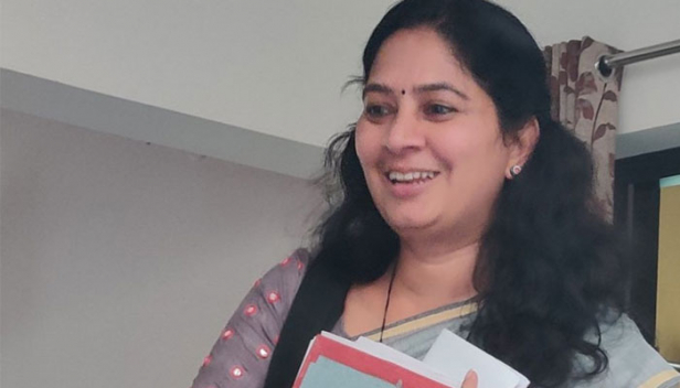 ജില്ലാ കളക്ടർ ഉൾപ്പെടെ ആരെയും ജനം ഭയക്കാതെ ഇരിക്കുക; ജനാധിപത്യ സംവിധാനം പ്രവർത്തിക്കുന്നത് തന്നെ ജനങ്ങൾക്ക് വേണ്ടിയാണ്; എന്തിനും ജനപ്രതിനിധികളെ കുറ്റം പറയുന്ന മനുഷ്യരറിയാൻ യു പ്രതിഭ എംഎൽഎയുടെ ഫേസ്ബുക്ക് കുറിപ്പ്