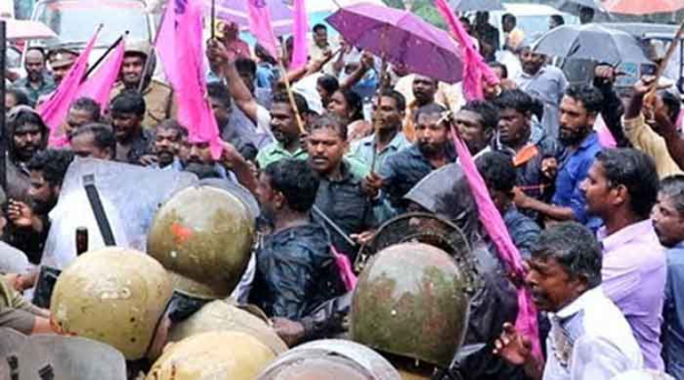 സുപ്രീം കോടതിയുടെ സംവരണ വിധിയിൽ പ്രതിഷേധിക്കാനുള്ള ഹർത്താൽ കേരളത്തിൽ ജനജീവിതത്തെ ബാധിച്ചില്ല; മിക്കയിടങ്ങളിലും സ്വകാര്യ ബസുകളും കെ എസ് ആർ ടി സിയും സർവ്വീസ് നടത്തുന്നു; കടകമ്പോളങ്ങളും തുറന്നു പ്രവർത്തിക്കുന്നു; കേരളത്തിൽ ഹർത്താലിന്റെ ശൗര്യം കുറച്ചത് സി എസ് ഡി എസിന്റെ പിന്മാറ്റം