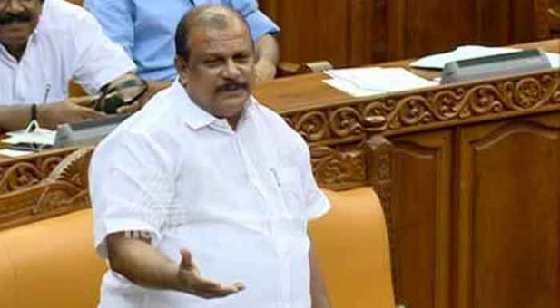 ചോദ്യോത്തര വേളയിൽ സ്പീക്കർക്ക് നൽകാൻ ജീവനക്കാരനെ കുറിപ്പ് ഏൽപ്പിച്ച് പൂഞ്ഞാർ എംഎൽഎ; കത്ത് കൈമാറാൻ വൈകിയതോടെ നിയമസഭാ ജീവനക്കാരന് നേരെ തട്ടിക്കയറി പിസി ജോർജ്; ജീവനക്കാരെ 'എടോ പോടോ' എന്നൊന്നും വിളിക്കേണ്ടെന്നും ഇരിക്കവിടെ എന്നും ജോർജിന് നേരെ ഉഗ്രശാസനയുമായി സ്പീക്കറും; ജോർജിന്റെ നടപടി ശരിയല്ലെന്ന് ഭരണ-പ്രതിപക്ഷ അംഗങ്ങളും; പിസി ജോർജ് വീണ്ടും നിയമസഭയിൽ ശാസന നേരിടുമ്പോൾ