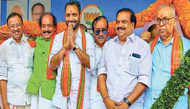 ജില്ലാ പ്രസിഡന്റുമാരെ നാമനിർദ്ദേശം ചെയ്ത ബിജെപി സംസ്ഥാന നേതൃത്വത്തിന്റെ നടപടിയെ ചോദ്യം ചെയ്ത് കൃഷ്ണദാസ് പക്ഷം; തിരഞ്ഞെടുപ്പ് ഏകപക്ഷീയമായെന്നു ആരോപിച്ച് തിരുവനന്തപുരത്തെ നേതൃയോഗത്തിൽ പൊട്ടിത്തെറിച്ച് ഒരുവിഭാഗം; ആർഎസ്എസ് നിർദേശിച്ചയാളെ പ്രസിഡന്റാക്കിയതും എതിർപ്പായി; ശോഭ സുരേന്ദ്രൻ യോഗത്തിൽനിന്നു വിട്ടുനിന്നെന്ന് ആക്ഷേപം; സുരേന്ദ്രനെതിരെ കച്ചകെട്ടി കൃഷ്ണദാസ് പക്ഷം