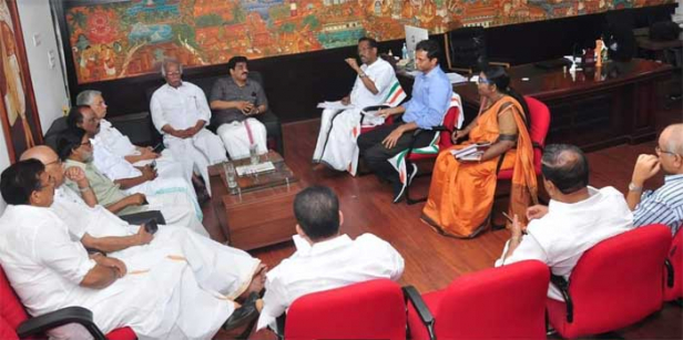 കോവിഡ്- 19 പ്രതിരോധത്തിന് തദ്ദേശ സ്ഥാപനങ്ങൾ ജാഗ്രതയോടെ നേതൃത്വം നൽകണം; ഓഖിയും പ്രളയങ്ങളും നിപ്പയും നേരിട്ടത് ഒരുമയോടെ ആണെന്ന് ഓർക്കണം; മന്ത്രി രാമകൃഷ്ണൻ