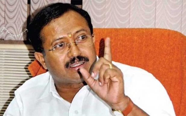 'അന്താരാഷ്ട്ര വിപണിയിൽ ക്രൂഡ് വില കുറയുമ്പോൾ ഇന്ധനവില കൂടും'; വിചിത്രവാദവുമായി കേന്ദ്രമന്ത്രി വി മുരളീധരൻ; സോഷ്യൽ മീഡിയയിൽ ട്രോളോടു ട്രോൾ
