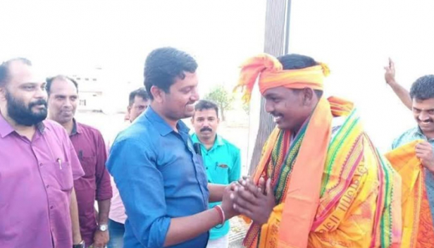 ഫേസ്ബുക്കിലെ വിദ്വേഷ പ്രചരണത്തിന് അറസ്റ്റിലായ ശ്രീജിത് രവീന്ദ്രന് ജാമ്യം; പാലക്കാട് ജില്ലാ ജയിലിന് പുറത്ത് സ്വീകരണം നൽകി യുവമോർച്ച