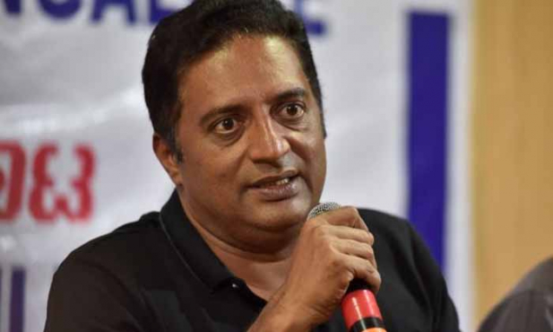 കടം കയറി ആത്മഹത്യയുടെ വക്കിലെത്തിയ അഭിനേതാവിനെ 50 ലക്ഷം രൂപ നൽകി ആത്മഹത്യയിൽ നിന്നും രക്ഷപെടുത്തി പ്രകാശ് രാജ്; അനുഭവം പങ്കുവെച്ച് രാജ രവീന്ദ്ര