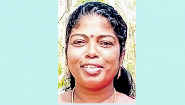 സുജ മുങ്ങി മരിച്ചത് ഒഴുക്കിൽപ്പെട്ട മകളെ രക്ഷിക്കാനുള്ള ശ്രമത്തിനിടെ; ഏഴ് വർഷം മുമ്പ് മരിച്ച ഭർത്താവിന്റെ അടുത്തേക്ക് സുജയും യാത്രയായതോടെ അനാഥരായത് ഹൈസ്കൂൾ വിദ്യാർത്ഥികളായ രണ്ട് കുട്ടികൾ: അച്ഛന് പിന്നാലെ അമ്മയും യാത്രയായതോടെ പൊട്ടിക്കരഞ്ഞ് ശ്രീതുവും ശ്രീരാഗും