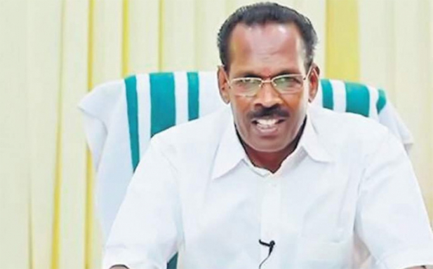 ഓൺലൈൻ വഴി മദ്യം ലഭ്യമാക്കാൻ തീരുമാനിച്ചിട്ടില്ലെന്ന് എക്സൈസ് മന്ത്രി; മറിച്ചൊരു ഉത്തരവുണ്ടാവുന്നതുവരെ ഈ സാഹചര്യം തുടരും; മദ്യത്തിന് ആസക്തിയുള്ളവർ അതിൽ നിന്ന് പിന്മാറുകയാണ് വേണ്ടത്; അതിനായി ഡീ അഡിക്ഷൻ സെന്റെറുകളടക്കം വർധിപ്പിച്ചു പ്രവർത്തനങ്ങൾ സജീവമാക്കുമെന്നം ടി പി രാമകൃഷ്ണൻ