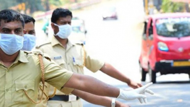 പൊലീസുകാർ വാഹനത്തിനുള്ളിലേക്ക് കുനിഞ്ഞു പരിശോധിക്കരുത്; മാസ്ക്കും ഗ്ലൗസും ഉപയോഗിക്കണം: നിർദേശവുമായി ഡിജിപി ലോകനാഥ് ബെഹ്റ മെന്ന് ഡിജിപി