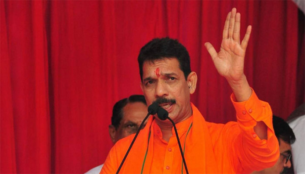 പിണറായി വിജയനിൽ നിന്നും കർണാടകയെ രക്ഷിക്കണം; ഒരു കാരണവശാലും അതിർത്തി തുറക്കില്ല; കോവിഡ് വ്യാപനം ഉണ്ടായിട്ടും കാസർകോട് ഒരു ആശുപത്രി തുറക്കാൻ കേരള സർക്കാരിന് കഴിഞ്ഞിട്ടില്ല; മനുഷ്യത്വം പോലുമില്ലാതെ അതിർത്തി അടച്ചതിനെ ന്യായീകരിച്ച് ബിജെപി കർണാടക ഘടകം അധ്യക്ഷൻ; രോഗികൾക്കാവശ്യമായ സൗകര്യങ്ങൾ കേരള മുഖ്യമന്ത്രി കാസർകോട് തന്നെ ഒരുക്കണമെന്നും നളിൻകുമാർ കട്ടീൽ