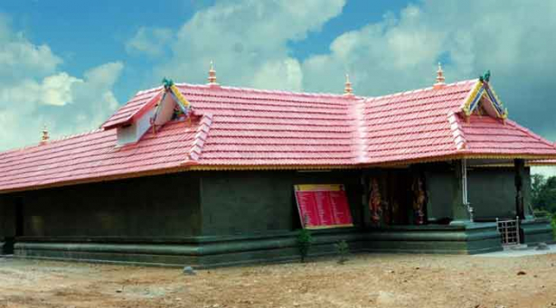 ലോക്ക് ഡൗൺ അന്തരീക്ഷവും സംശുദ്ധമാക്കി; രാത്രി ഒമ്പതിന് ഒമ്പതു മിനുട്ട് നേരം ചക്കൂർച്ചിറ അമ്പലത്തിൽ നിന്ന് ഉയർന്നത് സ്നേഹദീപമേ മിഴിതുറക്കൂ എന്ന ഗാനം; പാട്ടു കേട്ടത് 10 കിലോമീറ്ററിനപ്പുറം വരെ; പ്രധാനമന്ത്രിയുടെ അഭ്യർത്ഥന ചക്കൂർച്ചിറയിലെ ശാന്തി നടപ്പാക്കിയത് വേറിട്ട വഴിയിലൂടെ