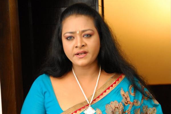സ്കൂളിലെ അദ്ധ്യാപകൻ തന്നെ ലൈംഗിക പീഡിപ്പിച്ചിട്ടുണ്ടെന്ന് നടി ഷക്കീലയുടെ തുറന്നുപറച്ചിൽ; മേനിവെളുപ്പുള്ളതിനാൽ നിരവധി പേർ ചൂഷണം ചെയ്തെന്നും നടി
