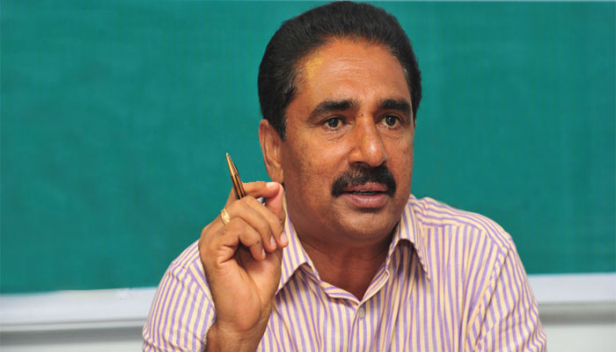 സംസ്ഥാന സർക്കാർ ഇടതുപക്ഷ നയങ്ങളിൽ നിന്നും വ്യതിചലിച്ചു; സ്പ്രിങ്ലർ വിവാദത്തിൽ മുഖ്യമന്ത്രി പുറത്ത് വിട്ടതെല്ലാം സ്വകാര്യ കമ്പനിയുടെ രേഖകൾ; ഔദ്യോഗിക രേഖകൾ പുറത്ത് വിടണമെന്നും എൻ.കെ. പ്രേമചന്ദ്രൻ എംപി