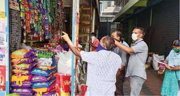 ലോക്ക് ഡൗൺ ദിനങ്ങളിൽ അമിത വില ഈടാക്കിയും അളവ് തൂക്കത്തിൽ വെട്ടിപ്പും; പിഴയായി ഈടാക്കിയത് 33.72 ലക്ഷം രൂപ; സംസ്ഥാന വ്യാപകമായി ലീഗൽ മെട്രോളജി അധികൃതർ നടത്തിയത് 10,138 പരിശോധനകൾ; മുഖാവരണത്തിന് അമിത വില ഈടാക്കിയത് 40 കേസുകളും, സാനിറ്റൈസറിനും കുപ്പിവെള്ളത്തിനും പരമാവധി വിൽപ്പന വിലയേക്കാൾ കൂടുതൽ ഈടാക്കിയതിന് 339 കേസുകളും രജിസ്റ്റർ ചെയ്തു