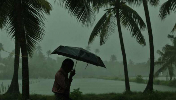 സംസ്ഥാനത്ത് തിങ്കളാഴ്ച വരെ കനത്ത മഴയ്ക്ക് സാധ്യത; ചില നേരങ്ങളിൽ വീശിയടിക്കുന്ന ശക്തമായ കാറ്റും ഇടിമിന്നലുമുണ്ടാകുമെന്ന് കേന്ദ്ര കാലാവസ്ഥാ വകുപ്പിന്റെ മുന്നറിയിപ്പ്