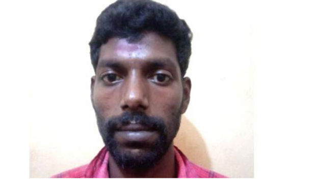 ലോക് ഡൗണായതോടെ ചാരായം വാറ്റിയത് റബ്ബർ തോട്ടത്തിൽ; സ്പിന്നിംഗ് മിൽ ചെയർമാന്റെ ഡ്രൈവറും സുഹൃത്തും പൊലീസ് പിടിയിലായി