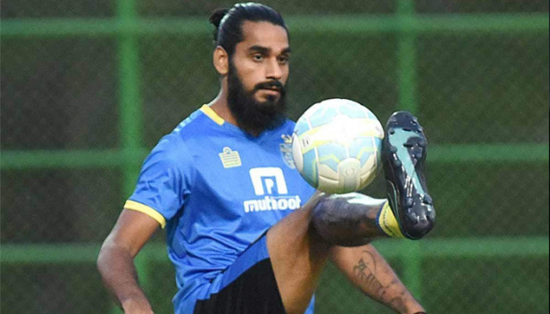 ബ്ലാസ്റ്റേഴ്സ് വിട്ട് സന്ദേശ് ജിങ്കാൻ വിദേശ ക്ലബ്ബിലേക്ക്; ഐഎസ്എല്ലിലെ ഏറ്റവും വിലപിടിപ്പുള്ള താരത്തെ ഒഴിവാക്കിയത് ക്ലബ്ബിന്റെ സാമ്പത്തിക പ്രതിസന്ധി മറികടക്കാൻ