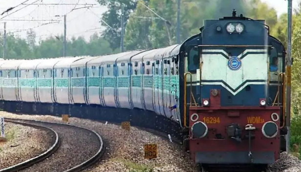 യാത്രക്കാരുടെ വിവരം നേരത്തെ നൽകാത്തതുകൊണ്ട് കേരളം അനുമതി നൽകിയില്ല; താനെയിൽ നിന്നും കേരളത്തിലേക്ക് പുറപ്പെടാനിരുന്ന സ്പെഷ്യൽ ട്രെയിൻ യാത്ര മാറ്റിവച്ചു; യാത്രക്കാർ എല്ലാവരും കോവിഡ് 19 ജാഗ്രത പോർട്ടലിൽ രജിസ്റ്റർ ചെയ്താൽ യാത്രാനുമതി ലഭിക്കുമെന്ന് സംസ്ഥാന സർക്കാർ