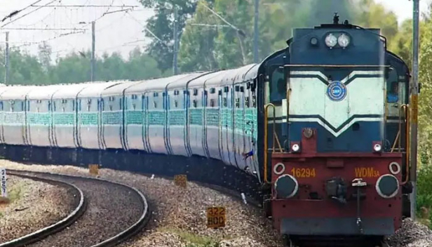 യാത്രക്കാരുടെ വിവരം നേരത്തെ നൽകാത്തതുകൊണ്ട് കേരളം അനുമതി നൽകിയില്ല; താനെയിൽ നിന്നും കേരളത്തിലേക്ക് പുറപ്പെടാനിരുന്ന സ്‌പെഷ്യൽ ട്രെയിൻ യാത്ര മാറ്റിവച്ചു; യാത്രക്കാർ എല്ലാവരും കോവിഡ് 19 ജാഗ്രത പോർട്ടലിൽ രജിസ്റ്റർ ചെയ്താൽ യാത്രാനുമതി ലഭിക്കുമെന്ന് സംസ്ഥാന സർക്കാർ