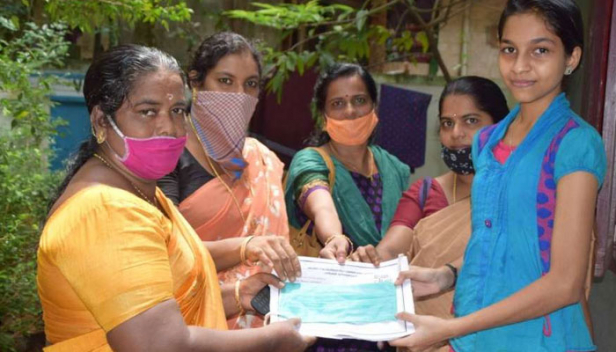 എസ്എസ്എൽസി, പ്ലസ്ടു പരീക്ഷ എഴുതുന്ന മുഴുവൻ വിദ്യാർത്ഥികൾക്കും മാസ്കുകളും മാനദണ്ഡങ്ങളും വീട്ടിലെത്തിക്കുന്നു; തിങ്കളാഴ്ചയോടെ മുഴുവൻ കുട്ടികൾക്കുമായി വിതരണം പൂർത്തിയാക്കാൻ കഴിയുമെന്ന് പൊതുവിദ്യാഭ്യാസ വകുപ്പ്